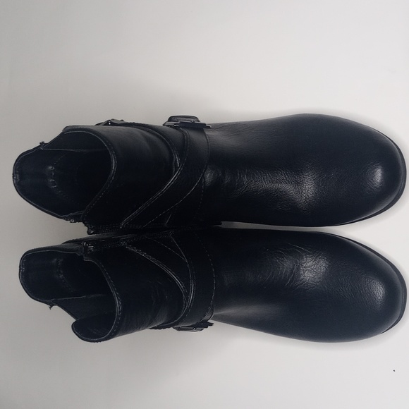 Croft & Barrow Bertha Black Ortholite Black Ankle Boots size 7.5 M - Picture 2 of 9